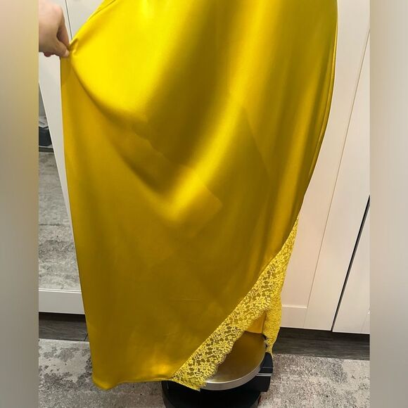 Stunning Yellow Sleeveless Dress With Lace Slit Accent & Lace Sleeves Sz XL NEW - Picture 5 of 6
